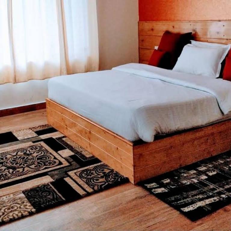 Himalayan Woods 3*