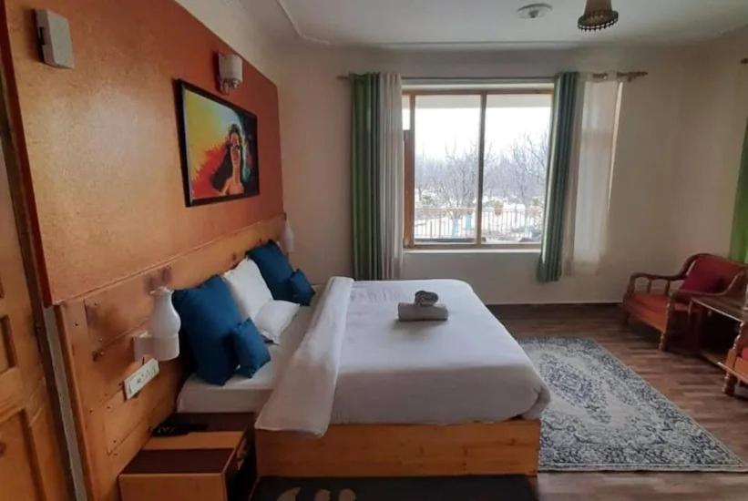Himalayan Woods 3*